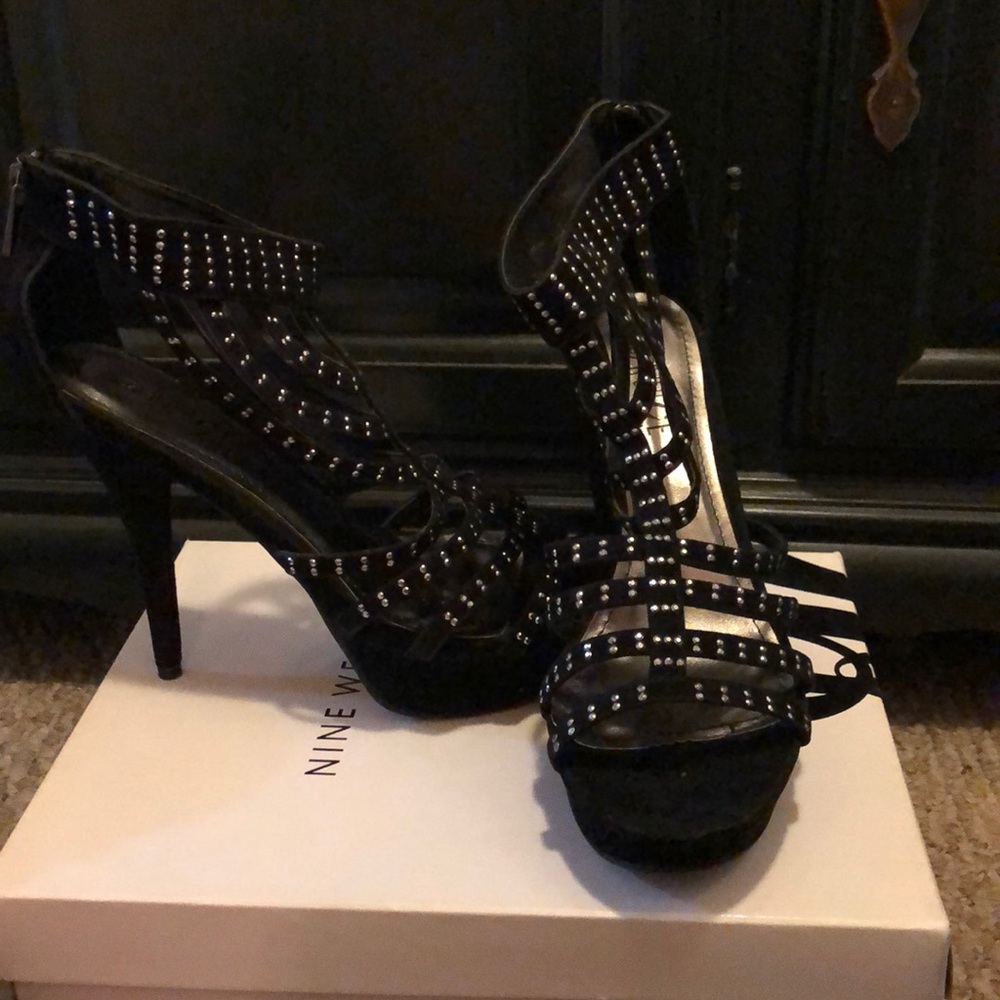 High heel shoe